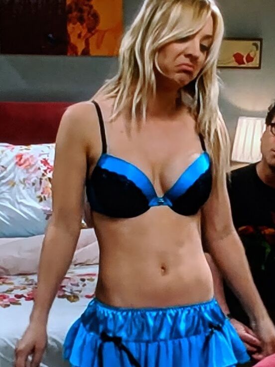 Kaley Cuoco - Sexy Hot 6 of 18 pics