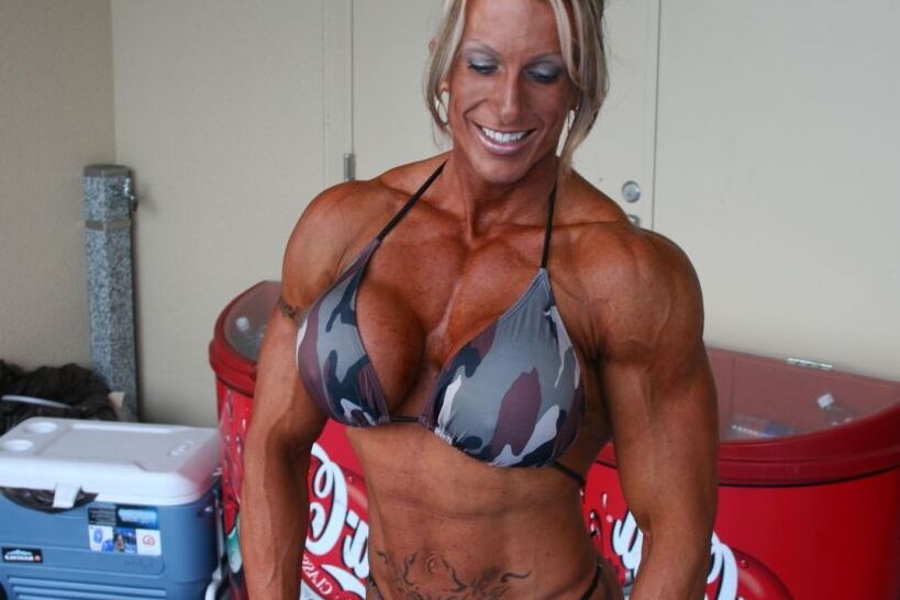 Zoa Linsey! Gorgeous Fake Round Bodybuilder Tits! 1 of 28 pics