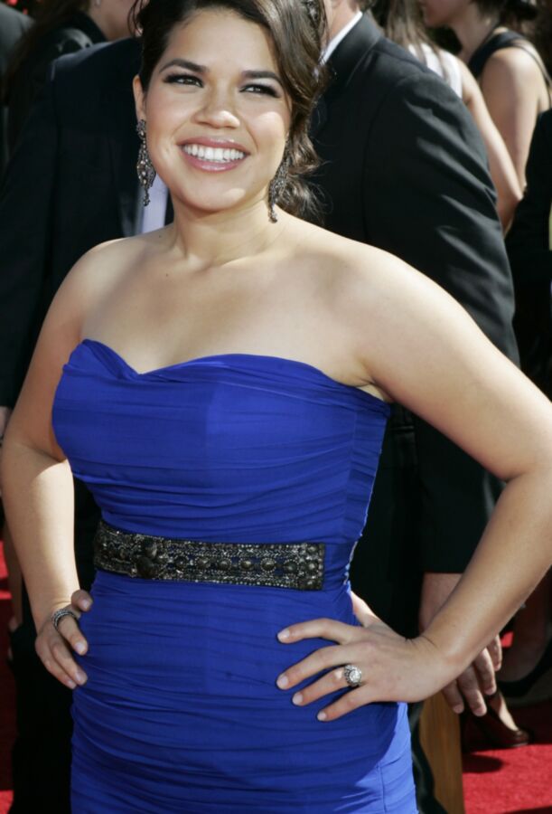 Sweaty - America Ferrera 10 of 70 pics