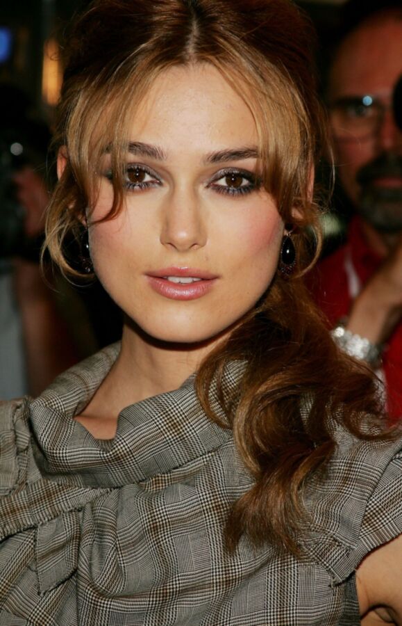 Sweaty - Keira Knightley - duplicate 12 of 78 pics