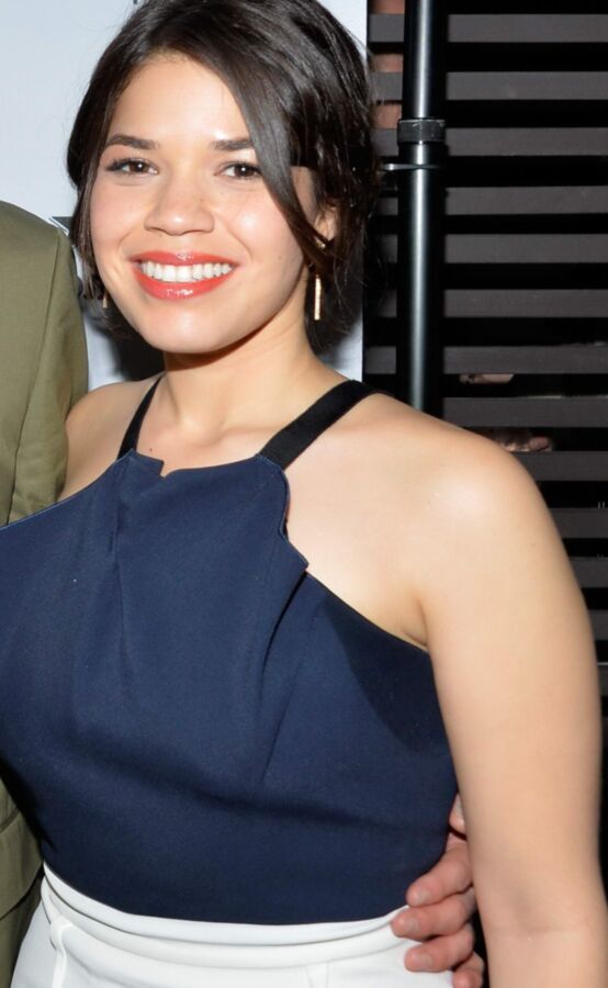 Sweaty - America Ferrera 20 of 70 pics