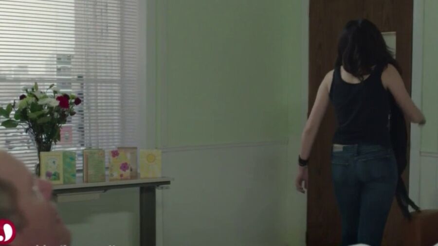 Elizabeth Gillies Ass - screencaps 6 of 21 pics