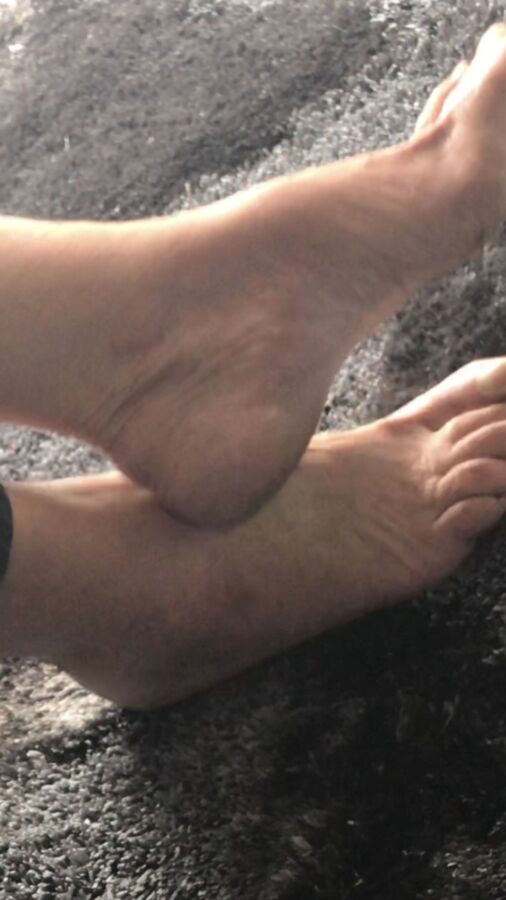 Mature women feet 3 of 8 pics