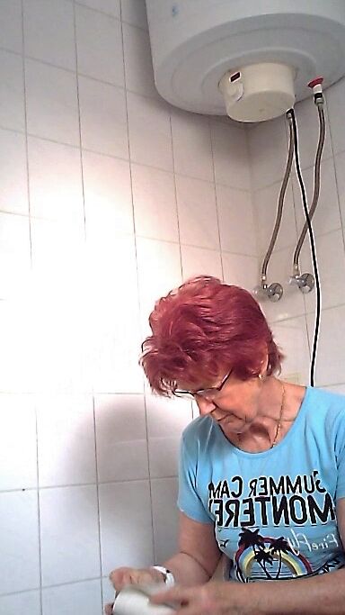 toilett voyeur granny 10 of 38 pics