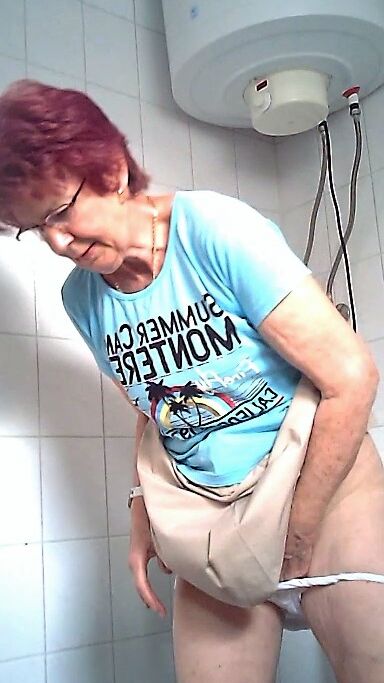 toilett voyeur granny 16 of 38 pics