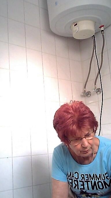 toilett voyeur granny 11 of 38 pics