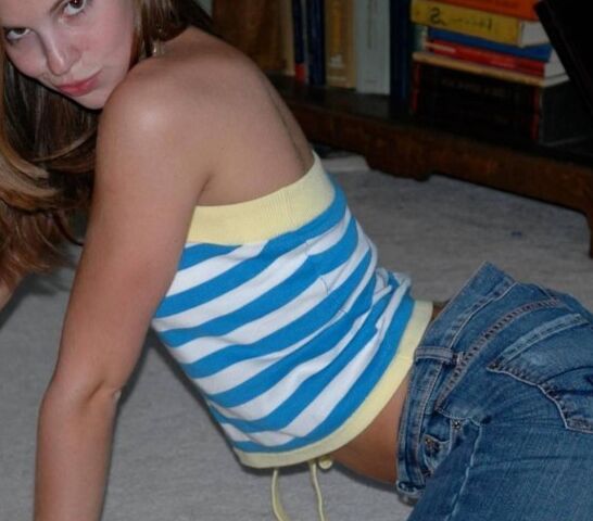 Hot Little Teasers in Tight Jeans 16 of 30 pics