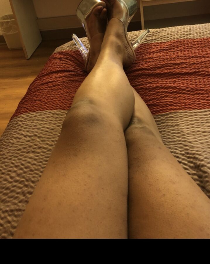 Horny Crossdresser Naomi�s Legs and round ass. 14 of 22 pics