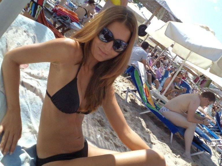 Hot girls wearing bikini/topless on the beach 15 of 69 pics