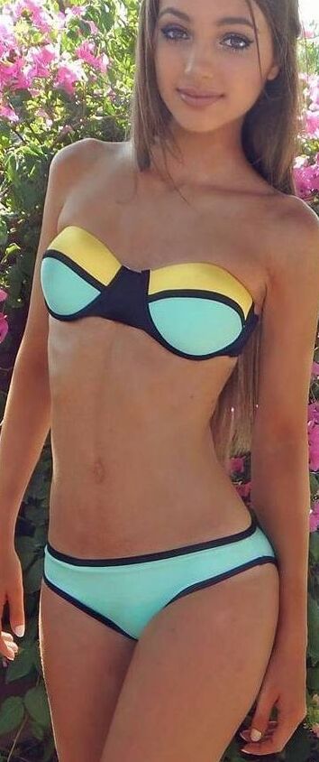Hot girls wearing bikini/topless on the beach 16 of 69 pics