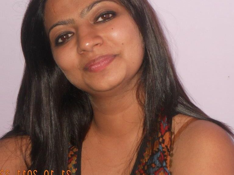 Indian Milf- Ruchi 1 of 8 pics