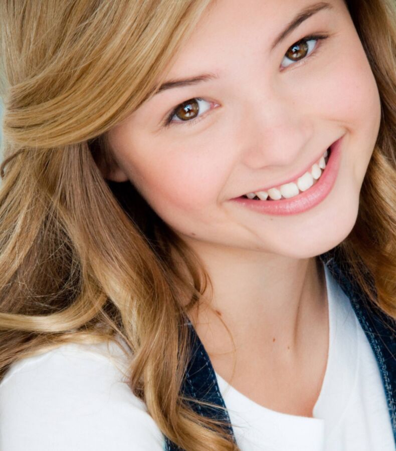 Stefanie Scott 3 of 20 pics