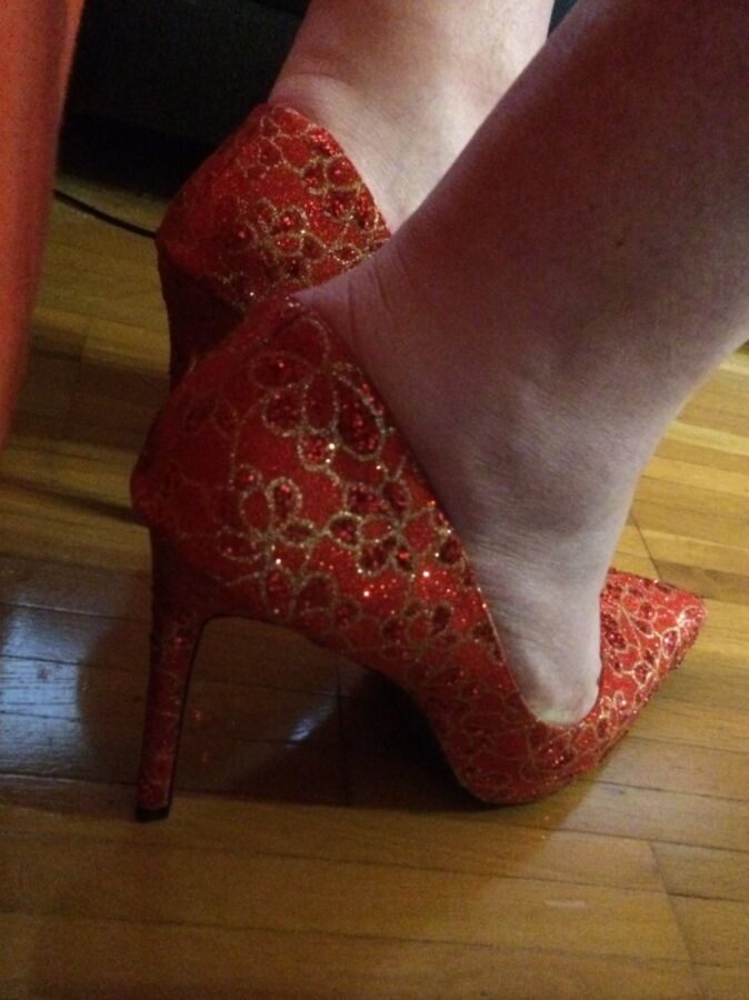 A new pair of red pumps 4 of 25 pics