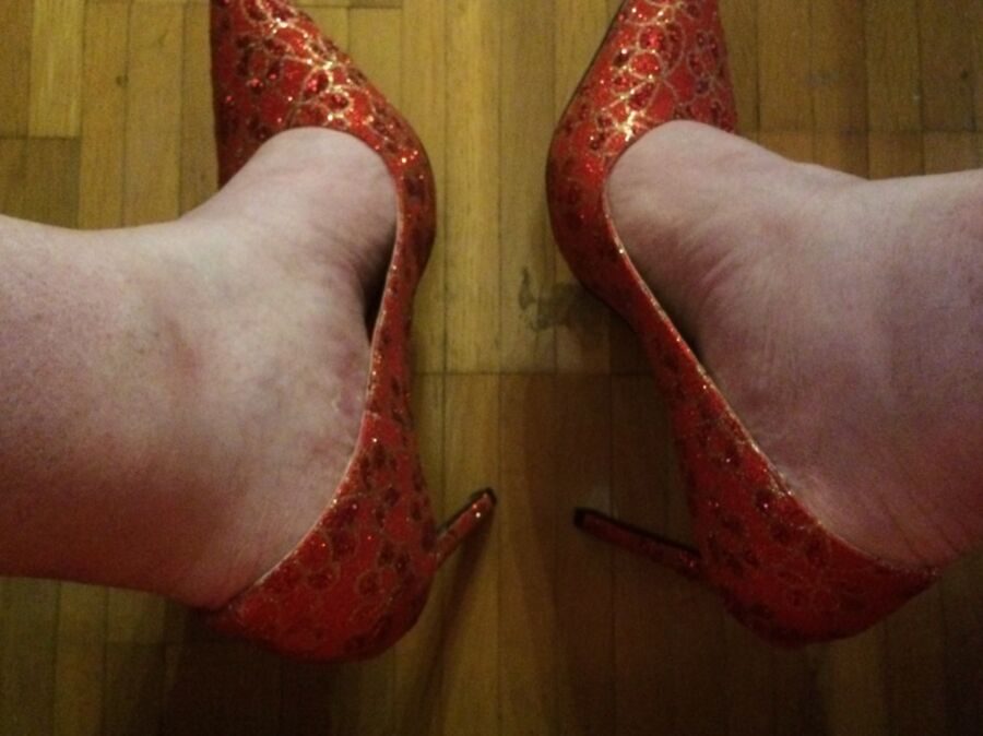 A new pair of red pumps 7 of 25 pics