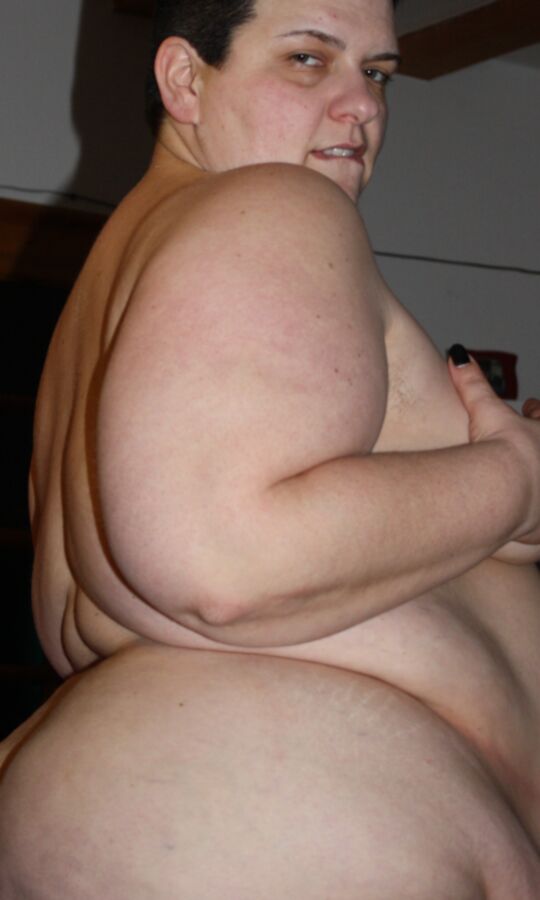 Schamlose fette SSBBW Mastsau  16 of 29 pics