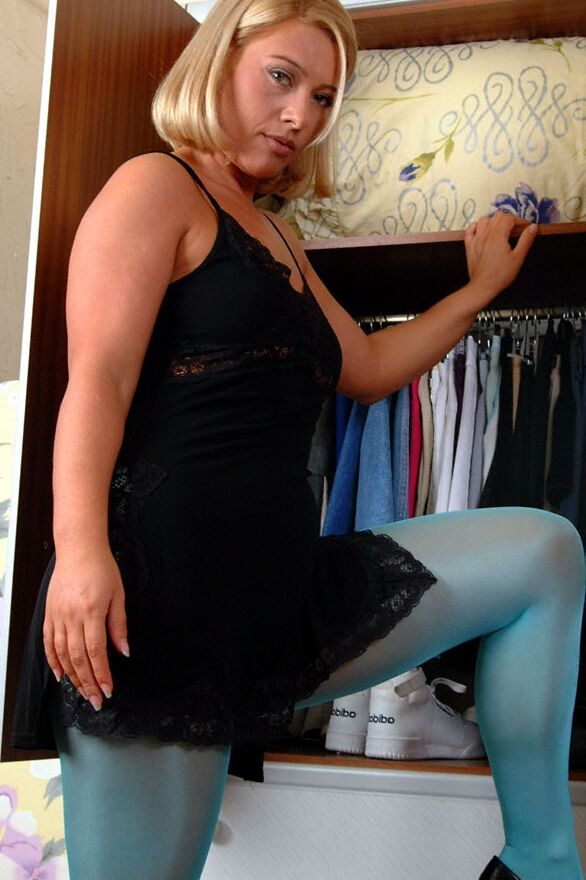 TC in teal pantyhose 3 of 46 pics