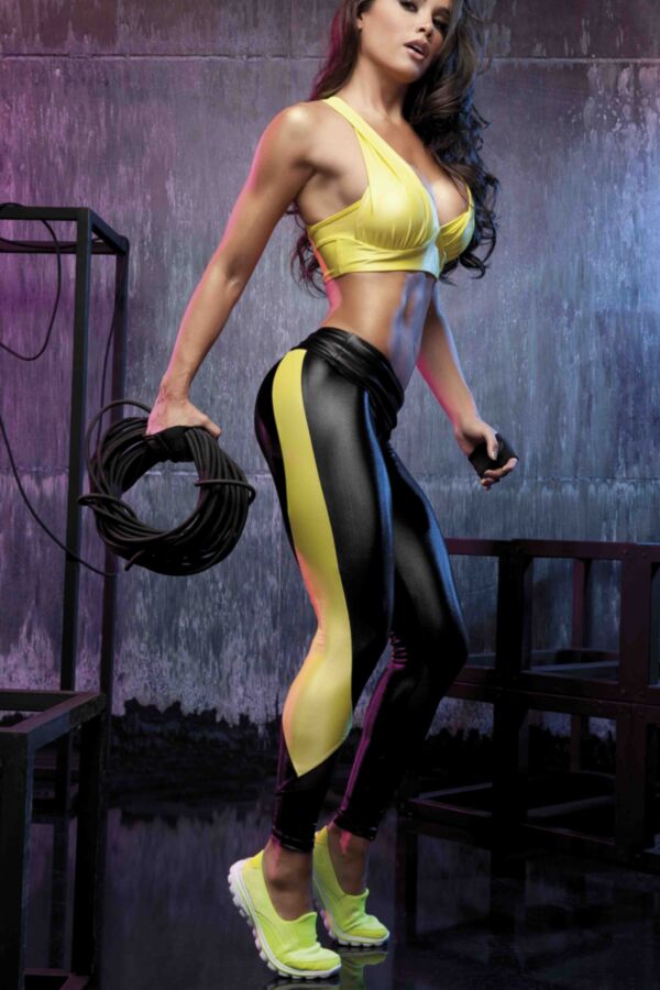 Davilla Fernanda - Latina Fitness Queen 13 of 30 pics