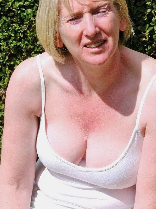 Mature UK MILF Nicki of Halifax over the years 7 of 19 pics