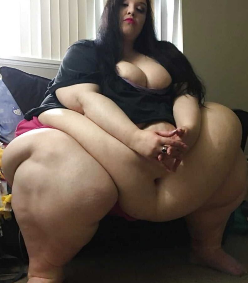 Super Sized Fat Babes 8 of 78 pics