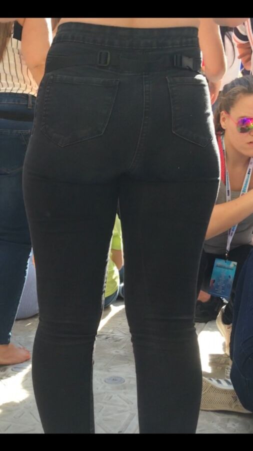Bubble Ass Teen in Jeans 3 of 74 pics