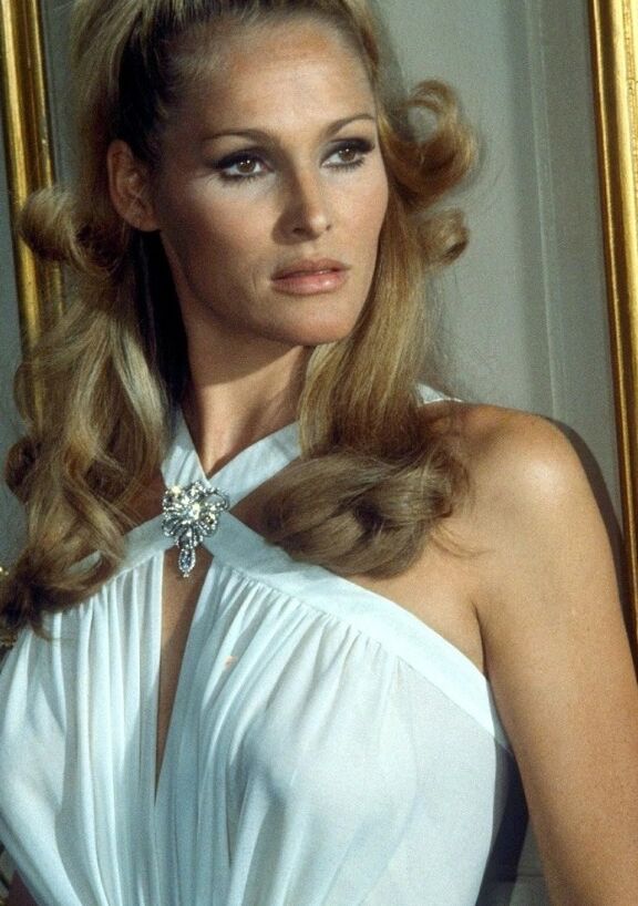 Retro cleb - Ursula Andress - Misc colour non nude 23 of 44 pics