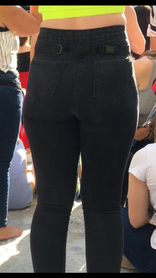 Bubble Ass Teen in Jeans 10 of 74 pics