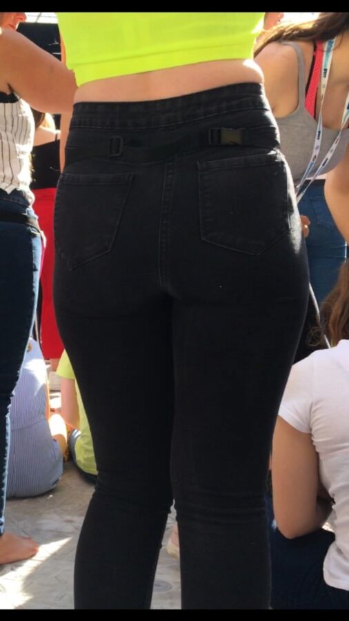 Bubble Ass Teen in Jeans 9 of 74 pics