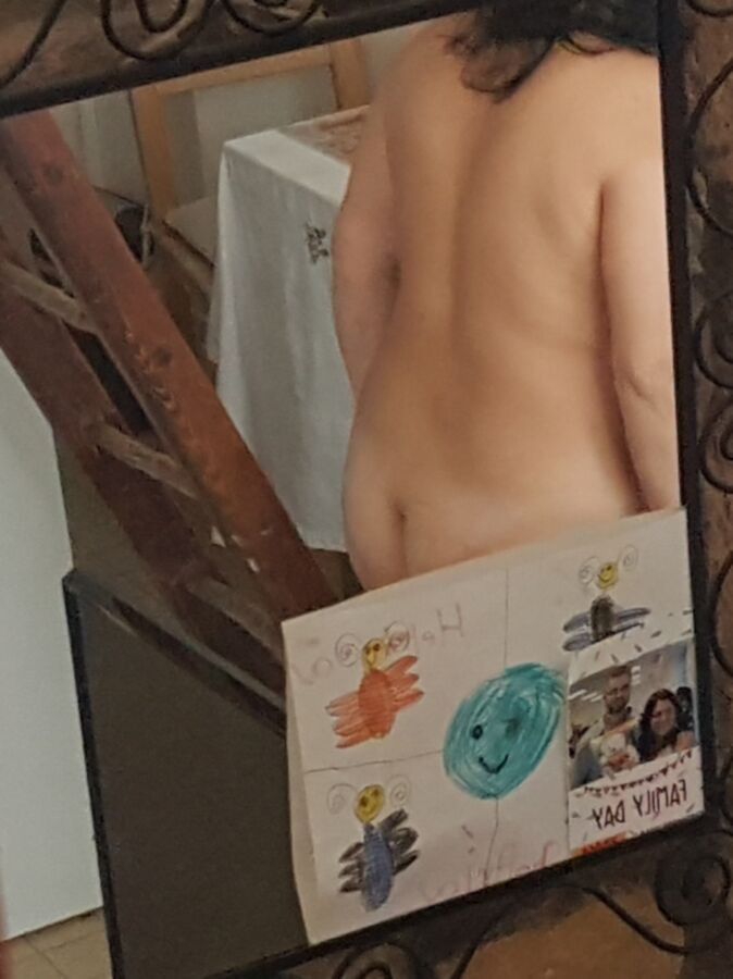 My GF, spying boobs in the Mirror 3 of 5 pics