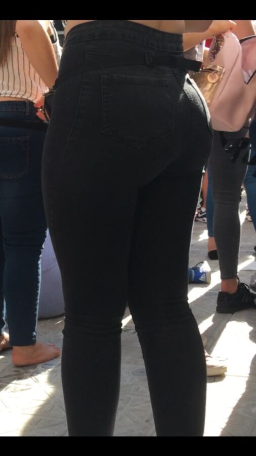 Bubble Ass Teen in Jeans 14 of 74 pics