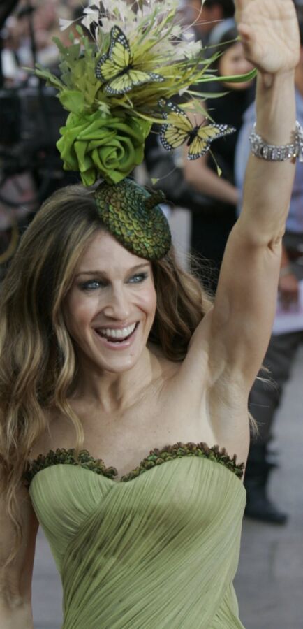 SARAH JESSICA PARKER - Arms Up 8 of 43 pics