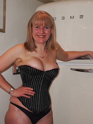 UK Amateur Helen - Pinstriped Basque 7 of 7 pics