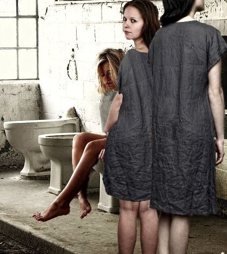 No privacy in Womens Prison - Keine Privatsph�re im Frauenknast 5 of 10 pics