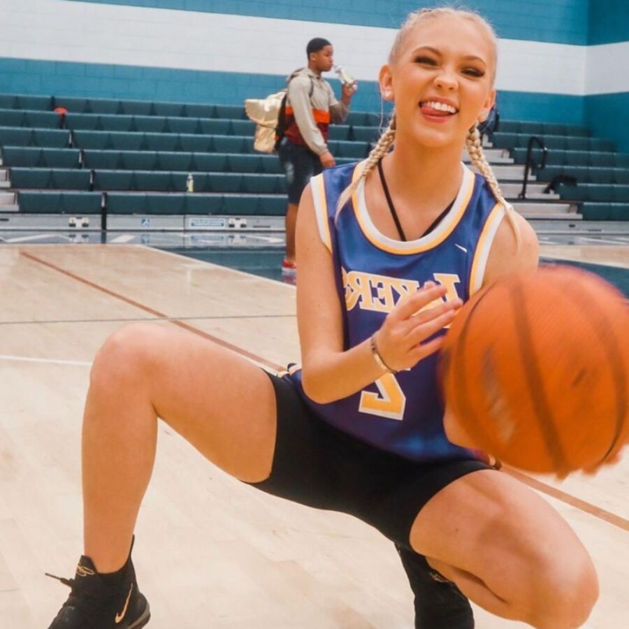 Jordyn Jones playing basketball  7 of 13 pics