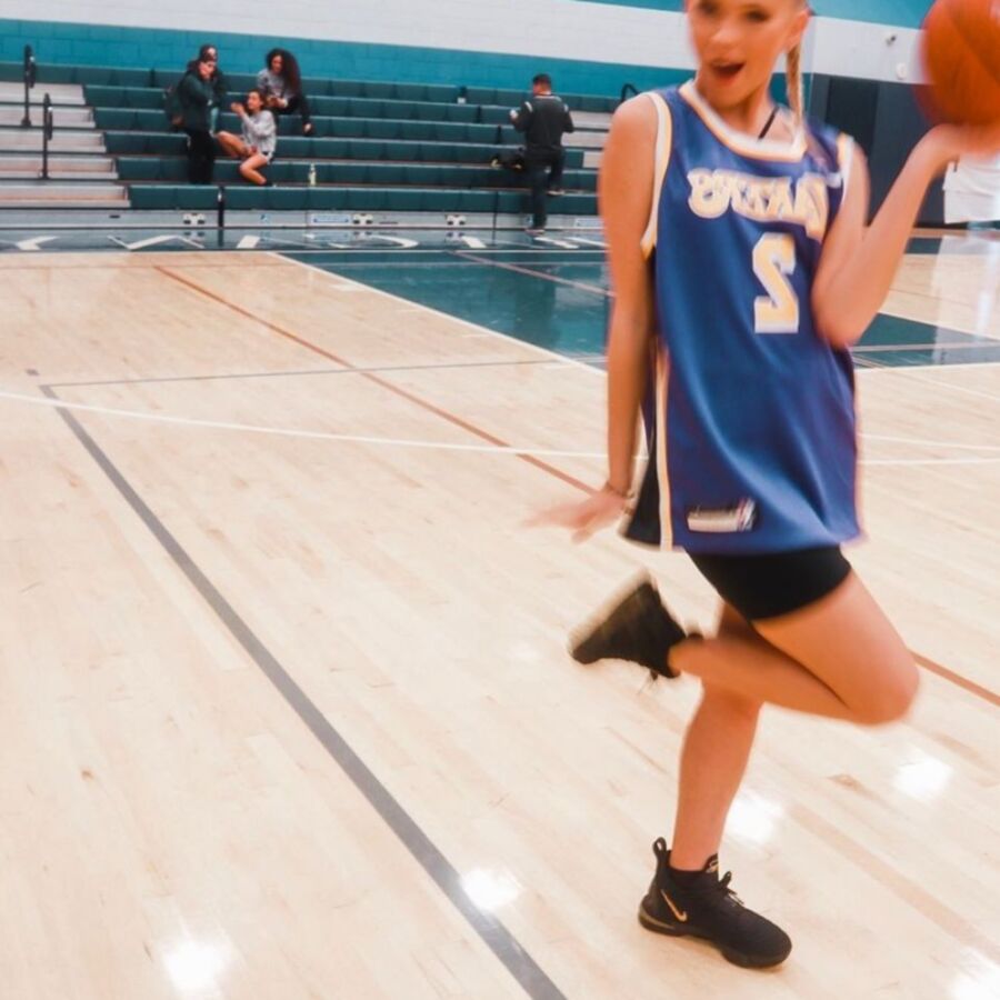 Jordyn Jones playing basketball  9 of 13 pics