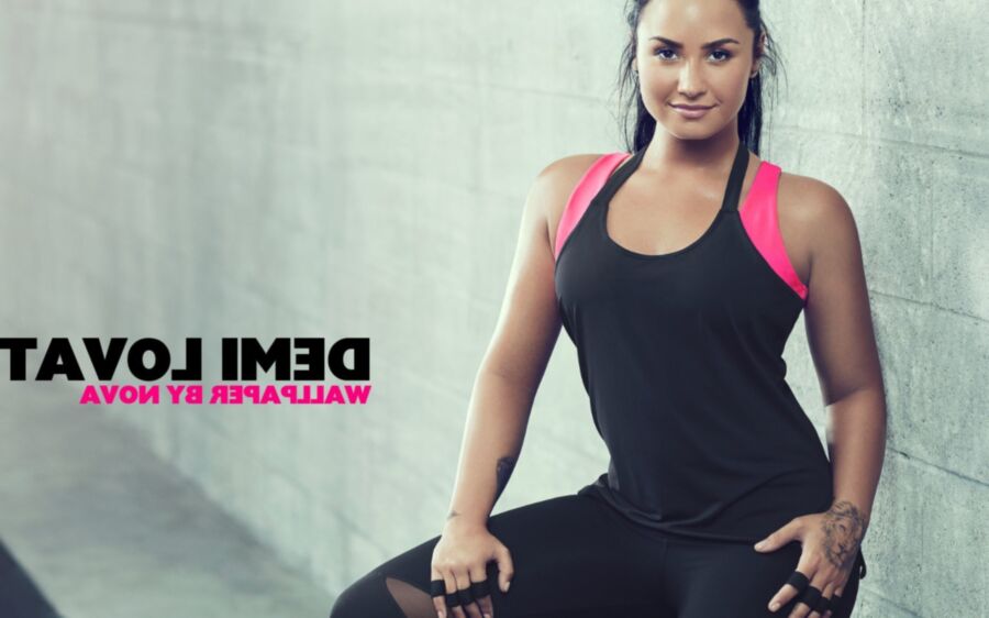 Demi Lovato Wallpapers 16 of 18 pics