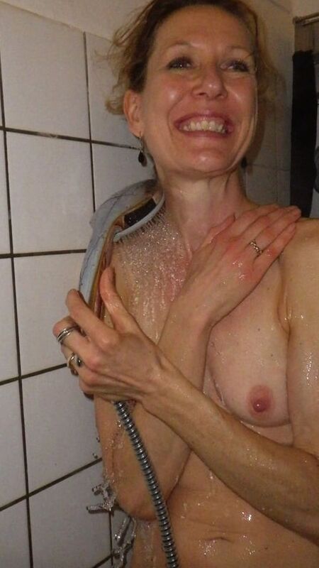 Amateur Matures Showering 20 of 24 pics