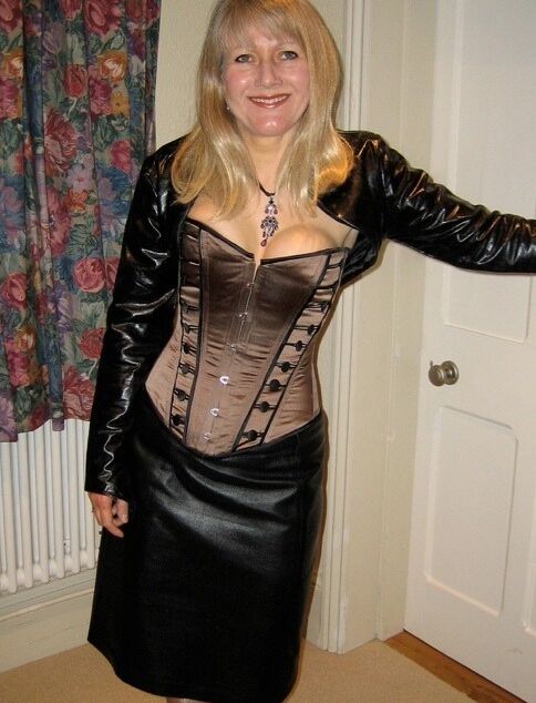 UK Amateur Helen - Dresses To Please 12 of 24 pics