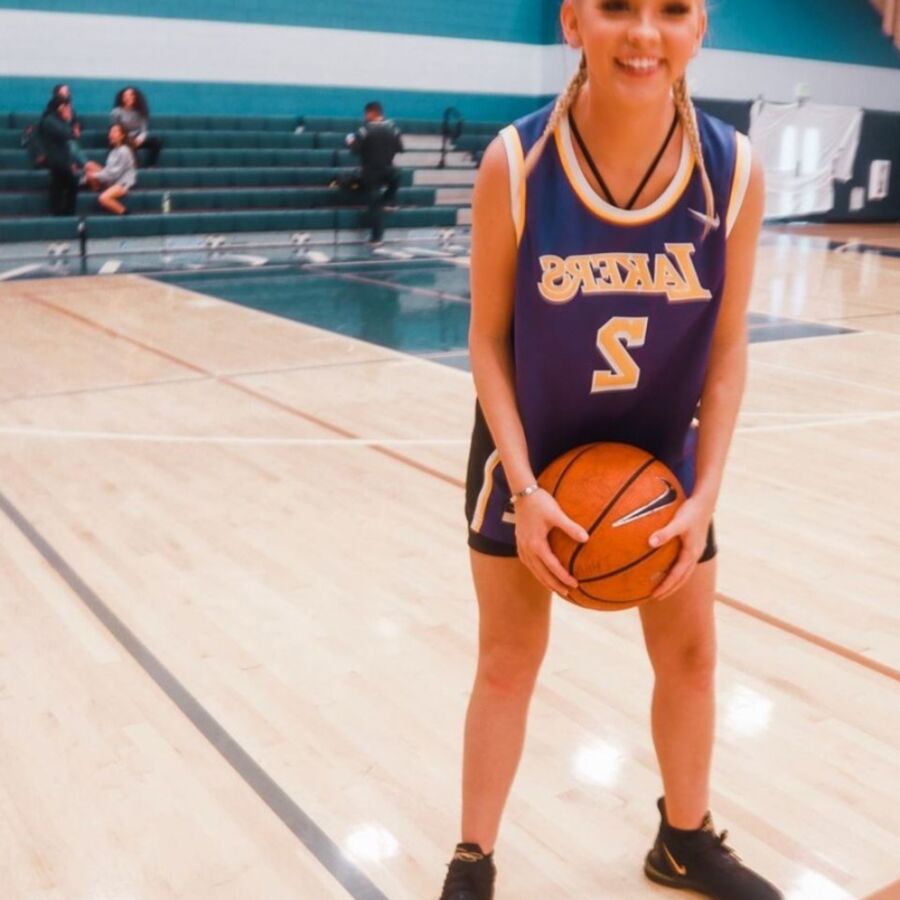 Jordyn Jones playing basketball  11 of 13 pics