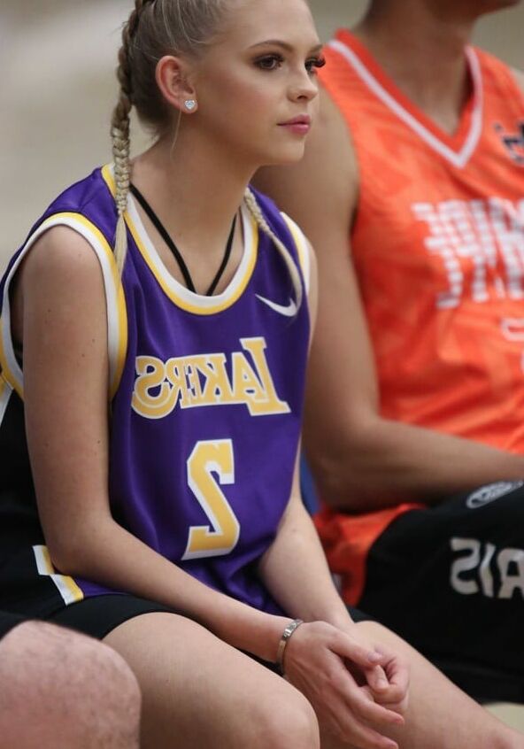 Jordyn Jones playing basketball  3 of 13 pics