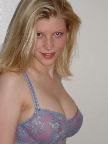 Hot Blonde Beauty 17 of 51 pics