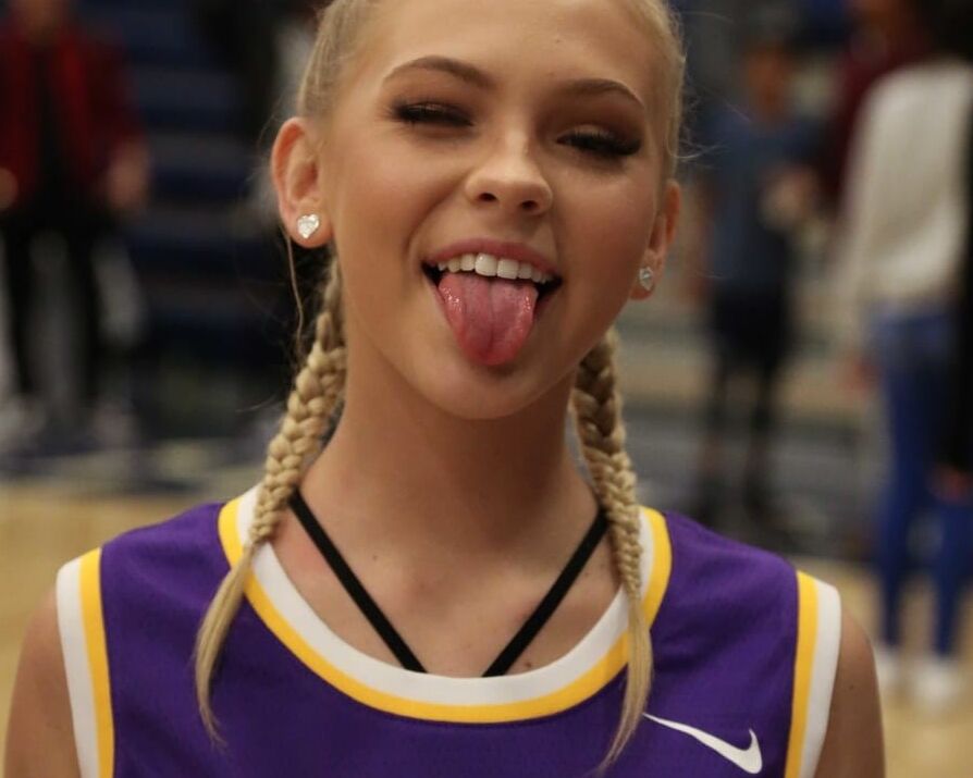 Jordyn Jones playing basketball  5 of 13 pics