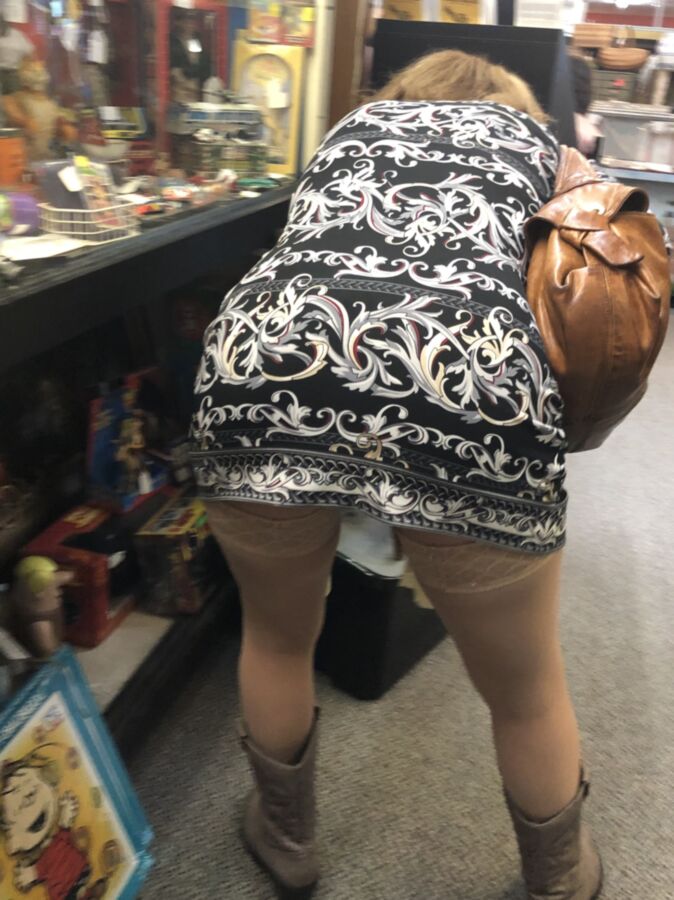 No Panties Public Upskirt Pussy Flashing 11 of 205 pics