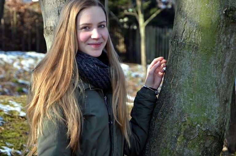 Elisa präsentiert sich - hot german amateur teen 11 of 11 pics