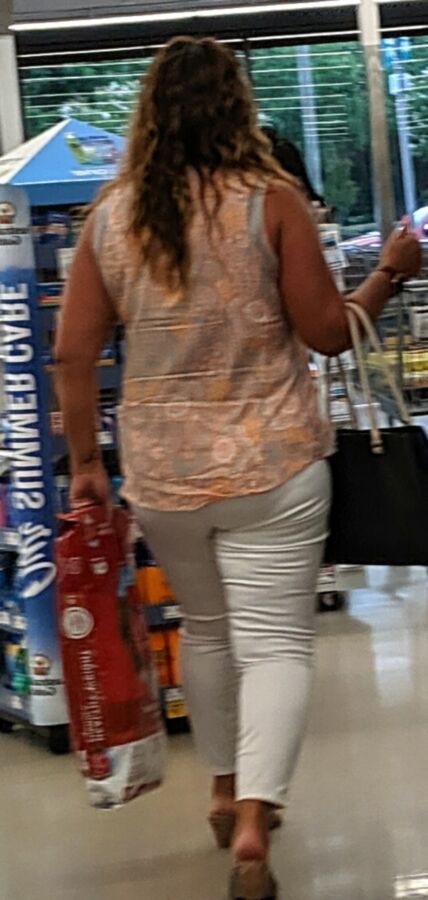 Thick milf at the store 10 of 34 pics