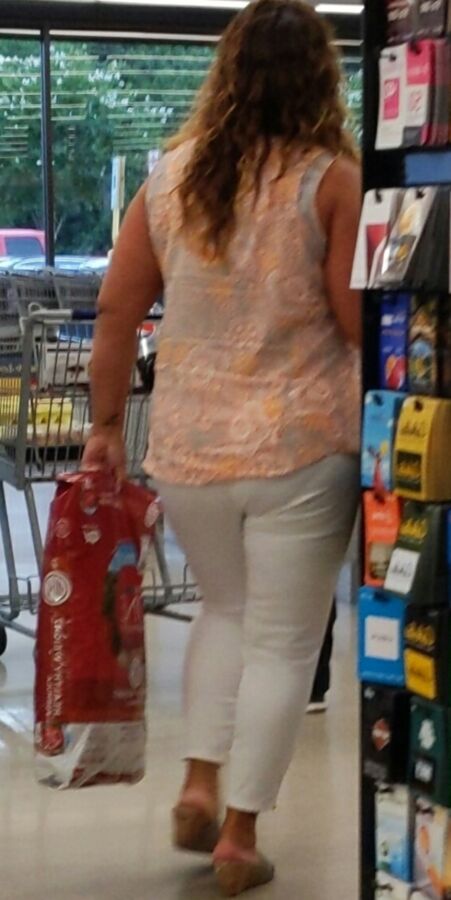 Thick milf at the store 8 of 34 pics