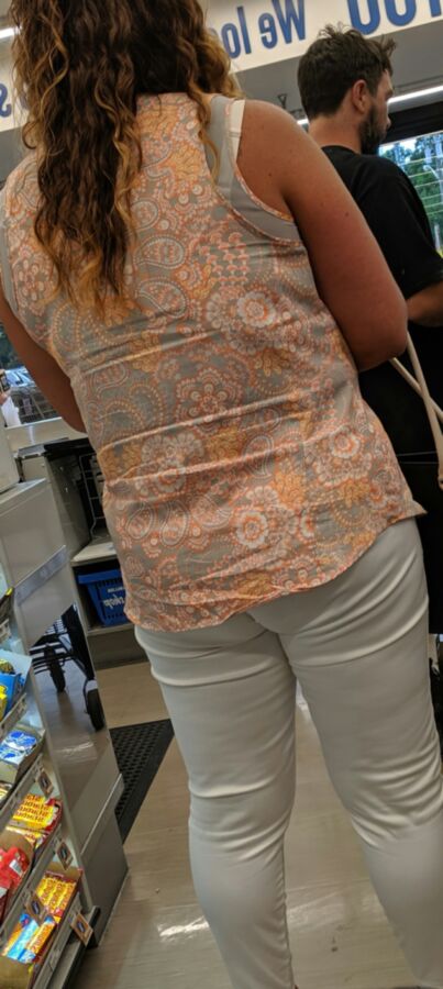 Thick milf at the store 1 of 34 pics