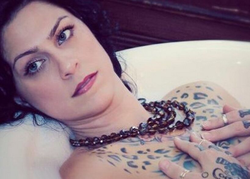  Danielle Colby Sexy Nude Bath Pics  21 of 57 pics