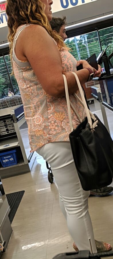 Thick milf at the store 4 of 34 pics