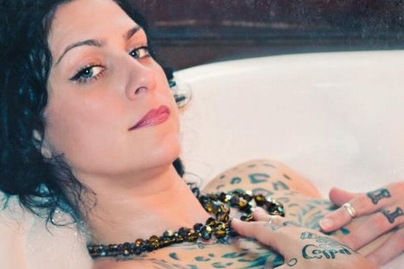  Danielle Colby Sexy Nude Bath Pics  24 of 57 pics