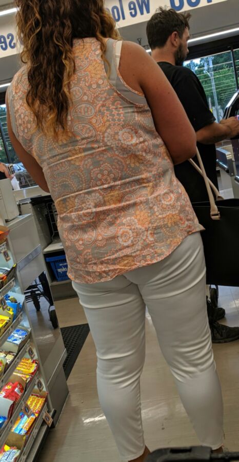 Thick milf at the store 2 of 34 pics